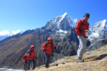 Hiking  to Kala Pattar.